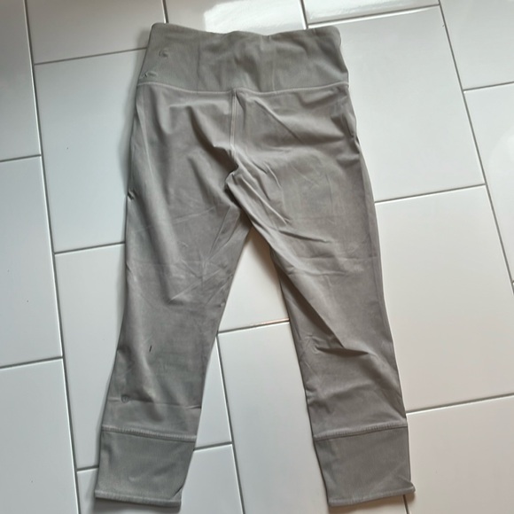 Lululemon Wunder Gray Leggings. - Picture 3 of 5